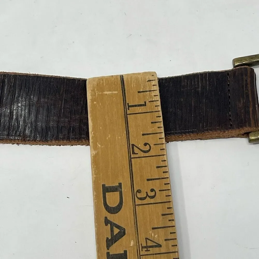 Streets Ahead Leather belt with slanted buckle Made in Italy Sz S